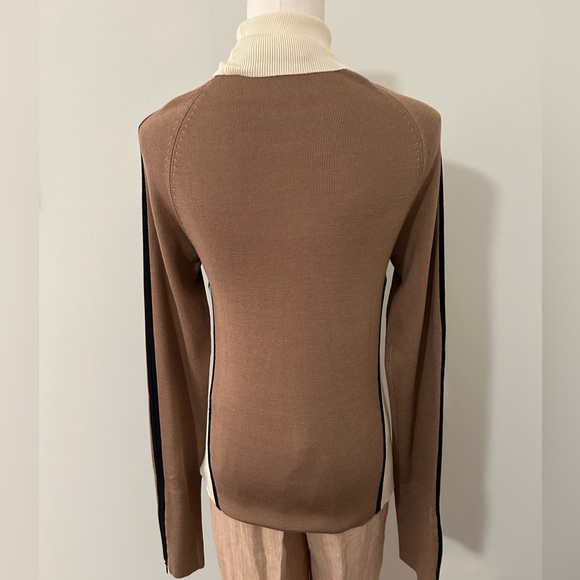 Luxurious Yansi Fugel Sweater - Picture 4 of 7